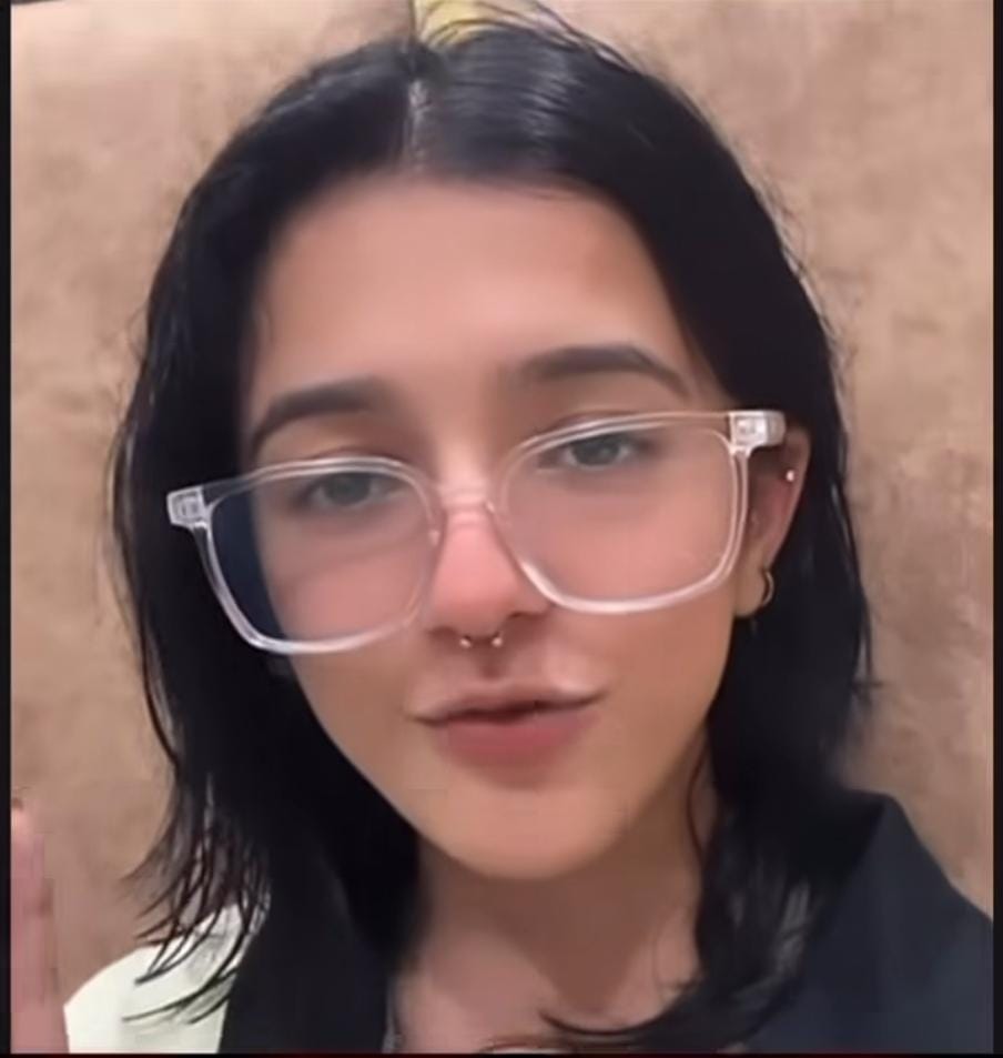 GLASSES GIRL VIRAL WATCH